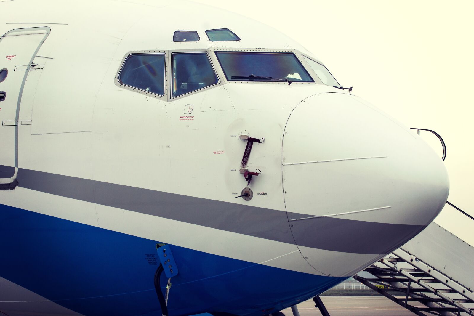 Sony SLT-A77 sample photo. The plane, airport, boeing photography