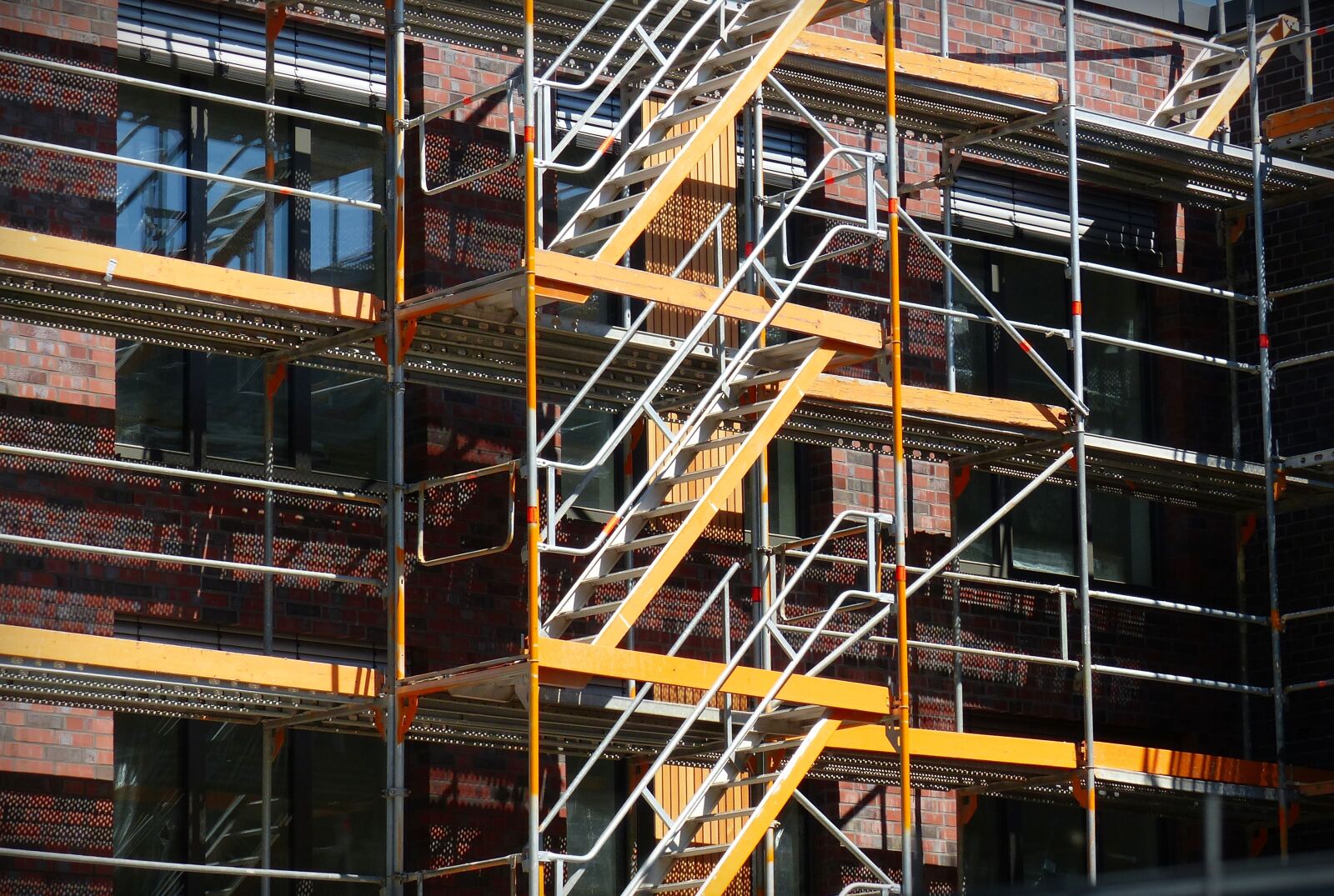 Panasonic Lumix DMC-FZ200 sample photo. Scaffold, site, scaffolding photography
