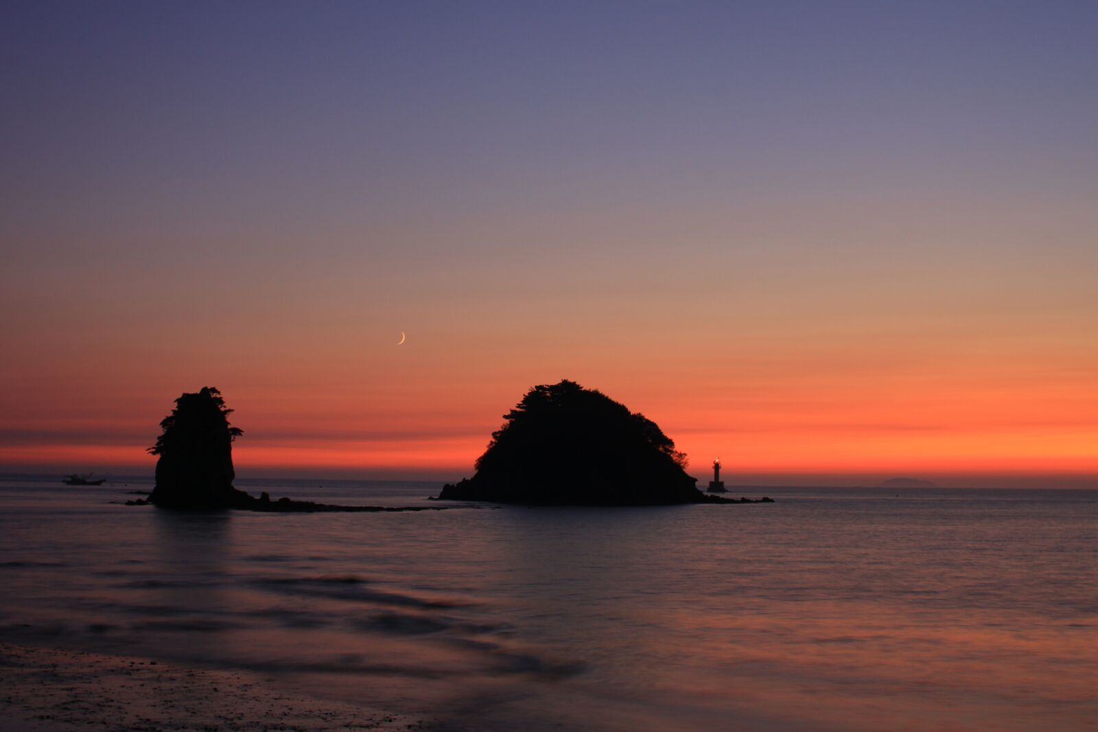 Canon EOS 500D (EOS Rebel T1i / EOS Kiss X3) sample photo. Glow, sea, sunset photography