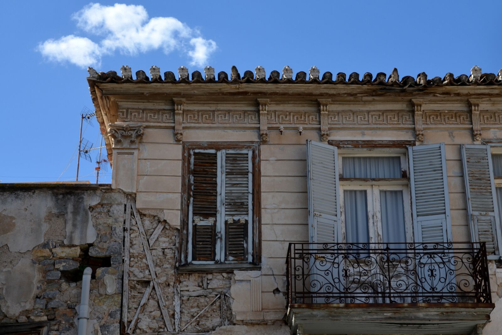 Nikon D5100 sample photo. Architecture, old, house photography