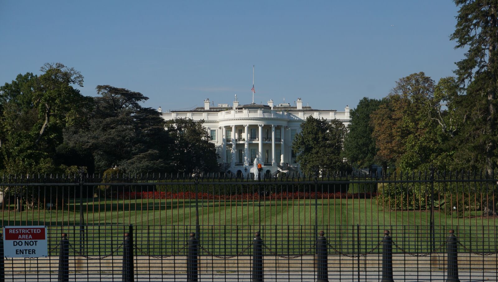 Sony E 16-50mm F3.5-5.6 PZ OSS sample photo. Washington, whitehouse, president photography