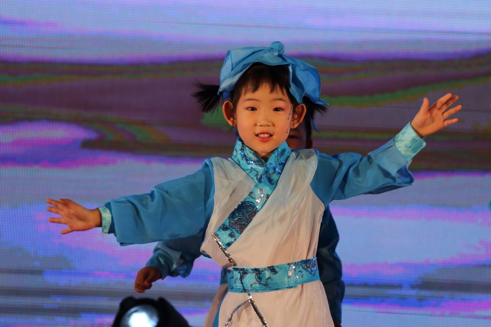 Canon EOS 5D Mark III + Canon EF 28-300mm F3.5-5.6L IS USM sample photo. Children, china, dance photography