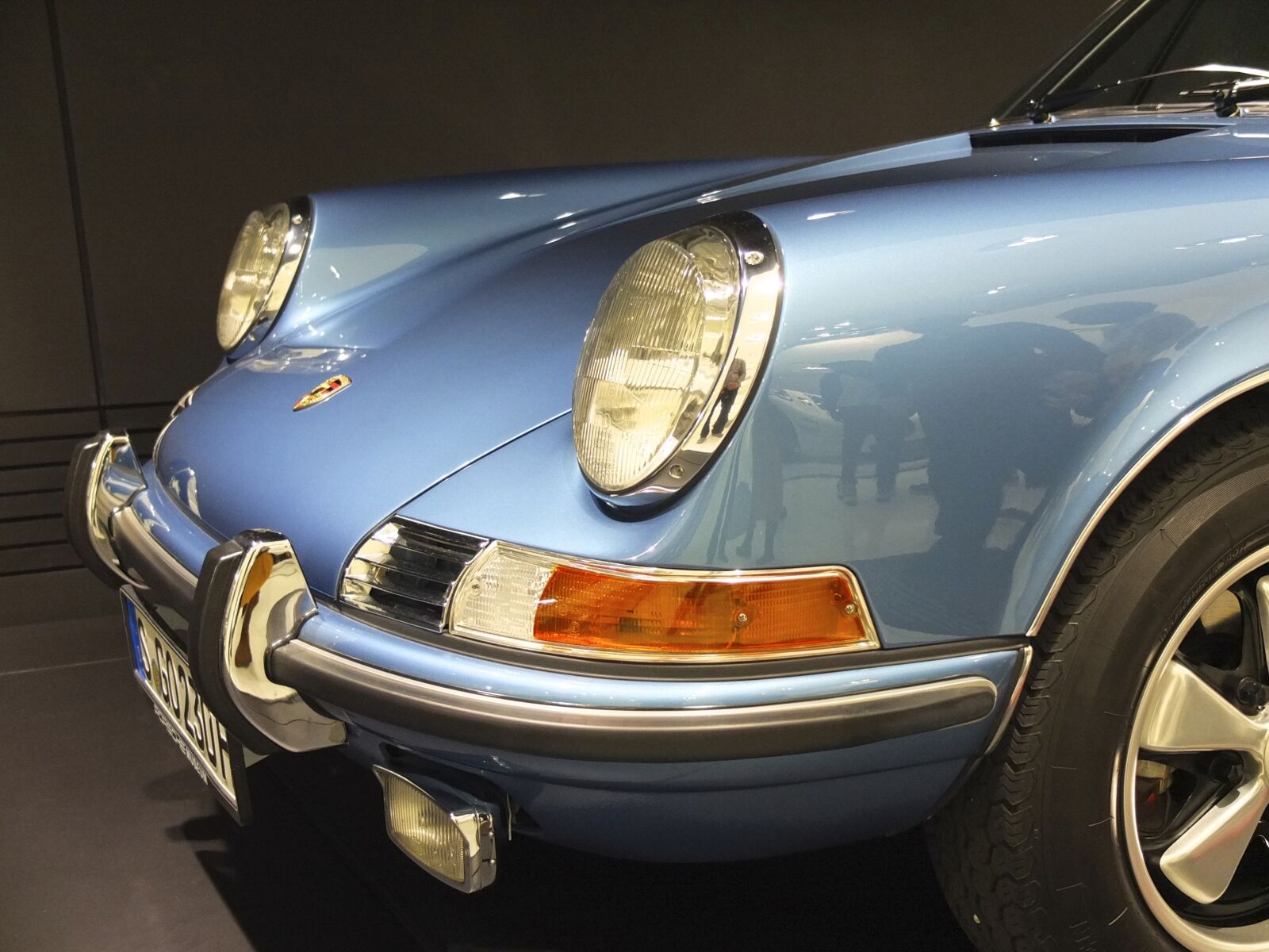 Fujifilm X10 sample photo. Porsche, porsche museum, porsche 911 photography