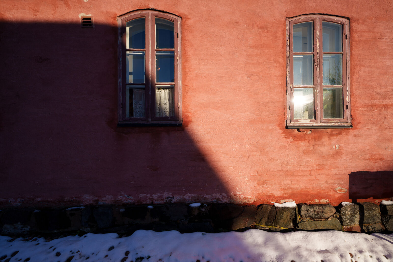 Sigma 14mm F1.4 DG DN sample photo. Red shadow building photography