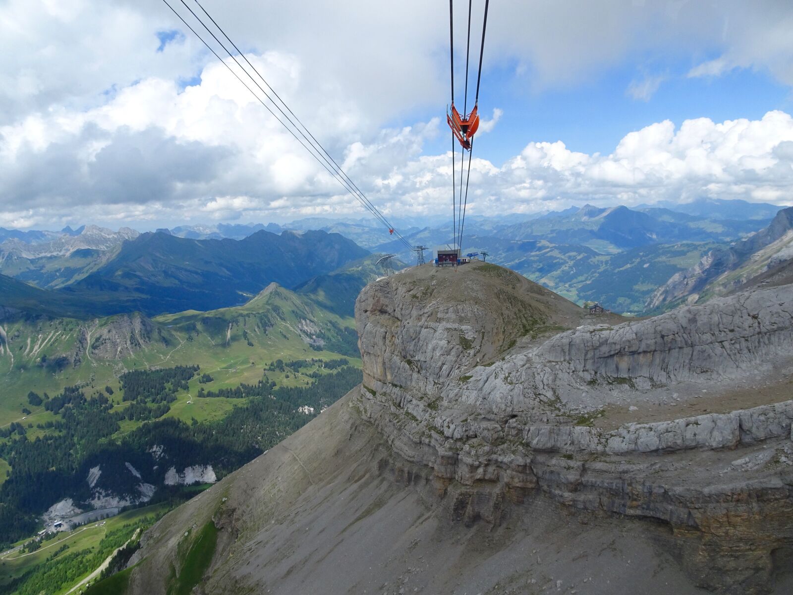 Sony Cyber-shot DSC-HX90V sample photo. Cable car, mountain, alpine photography