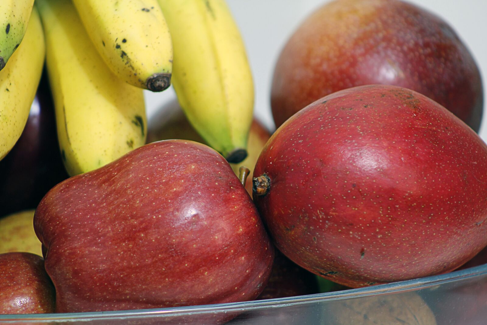 Canon EOS 550D (EOS Rebel T2i / EOS Kiss X4) sample photo. Detail, apple, fruit photography