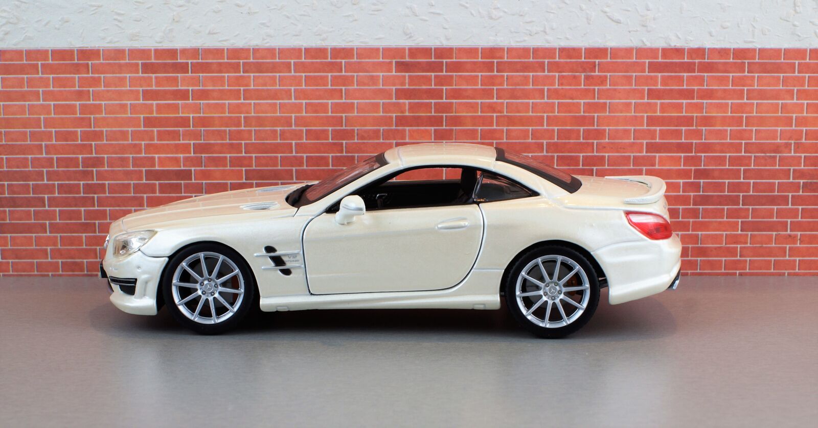 Sony DT 18-70mm F3.5-5.6 sample photo. Model car, auto, mercedes photography