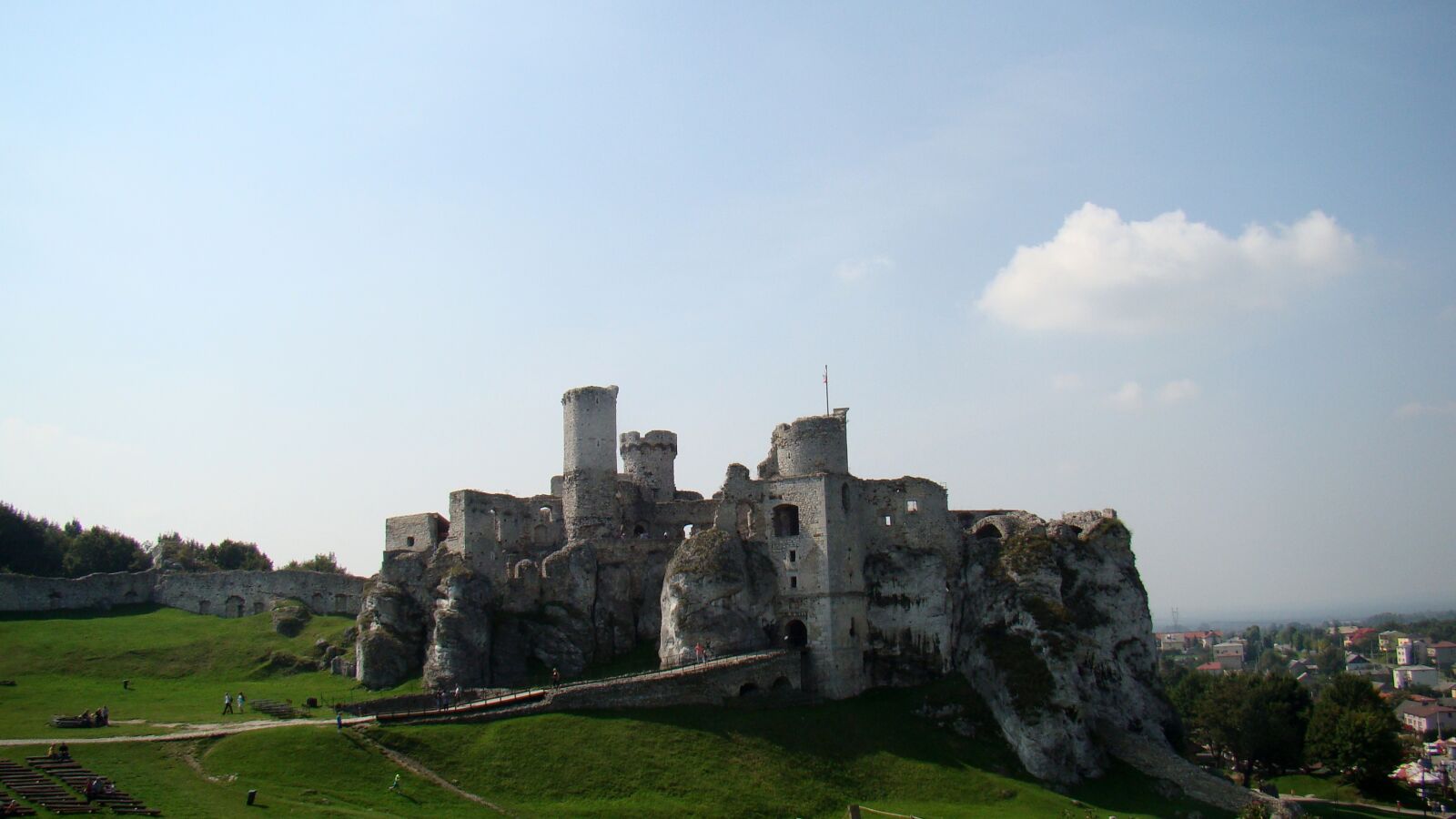 Sony Cyber-shot DSC-H50 sample photo. Castle, old castle, ogrodzieniec photography