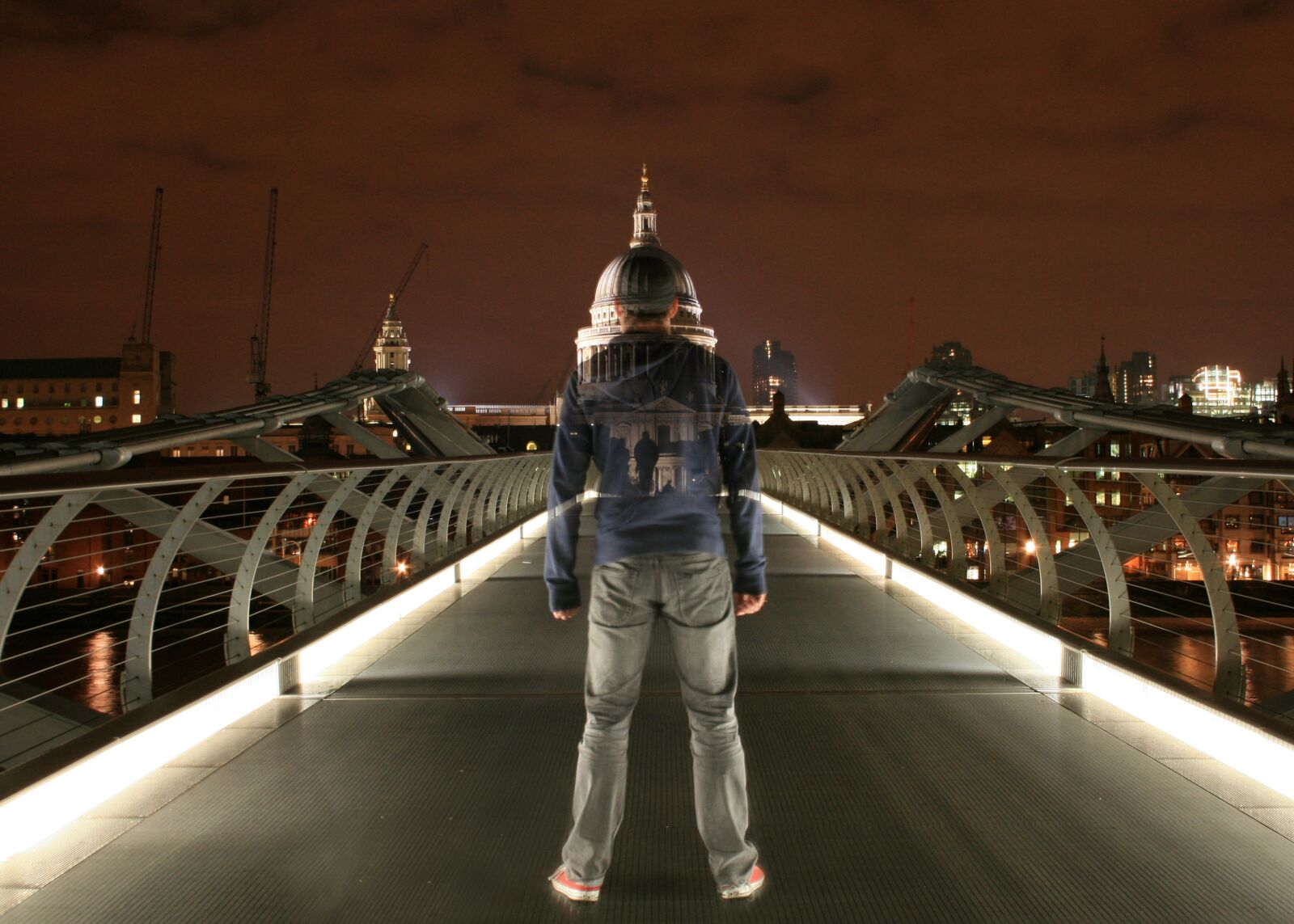 Canon EOS 400D (EOS Digital Rebel XTi / EOS Kiss Digital X) sample photo. Millennium bridge, ghost, london photography